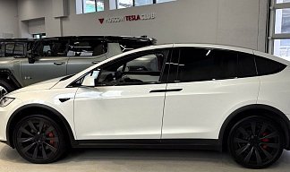 Tesla Model X Plaid белого цвета 2023 года фото 1