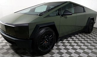 Tesla Cybertruck Foundation Series зеленого цвета 2024 года фото 1