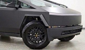Tesla Cybertruck Cyberbeast темно-серого цвета 2024 года на 20 колёсах фото 3