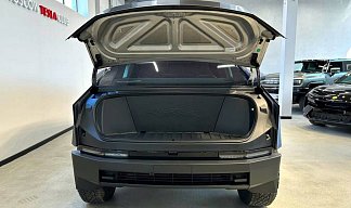 Tesla Cybertruck Cyberbeast серебристого цвета 2025 года на 20 колёсах фото 5