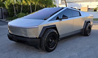 Tesla Cybertruck All-Wheel Drive серебристого цвета 2025 года фото 1