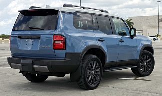 Toyota Land Cruiser Prado First Edition i-Force Max голубого цвета 2025 года на 18 колёсах фото 5