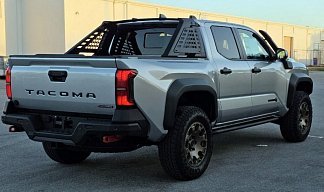 Toyota Tacoma 2.4 Hybrid i-Force AT Double Cab Limited серебристого цвета 2025 года на 18 колёсах фото 5