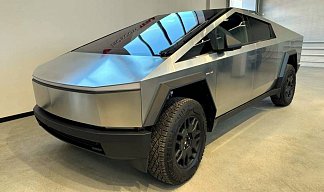Tesla Cybertruck Cyberbeast серебристого цвета 2025 года фото 1
