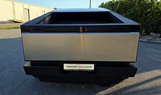 Tesla Cybertruck All-Wheel Drive серебристого цвета 2025 года на 20 колёсах фото 5