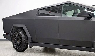 Tesla Cybertruck Cyberbeast темно-серого цвета 2024 года на 20 колёсах фото 2