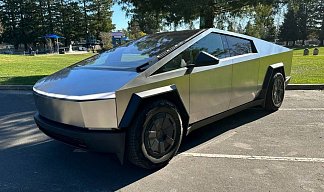 Tesla Cybertruck All-Wheel Drive серебристого цвета 2025 года фото 1